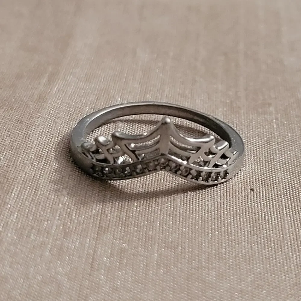 Size 7 gothic spiderweb and crystal ring